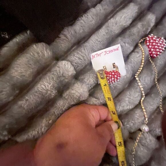 Four piece, Betsey Johnson, XOXO heart Valentine’s kitsch statement jewelry set - Picture 12 of 13